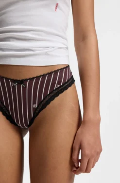 Lace-trim thong in stretch microfibre