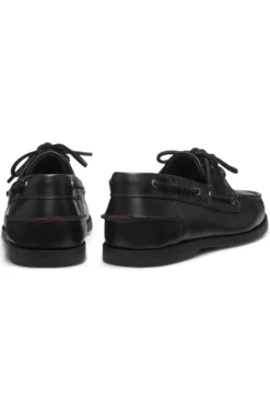 Leather boat shoes with lacing detail