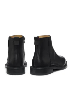 Leather boots with logo trim