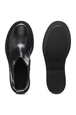 Leather Chelsea boots with gold-tone Double B monogram