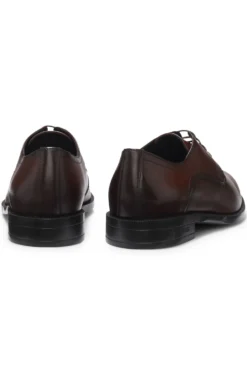 Leather Derby shoes with stitching details