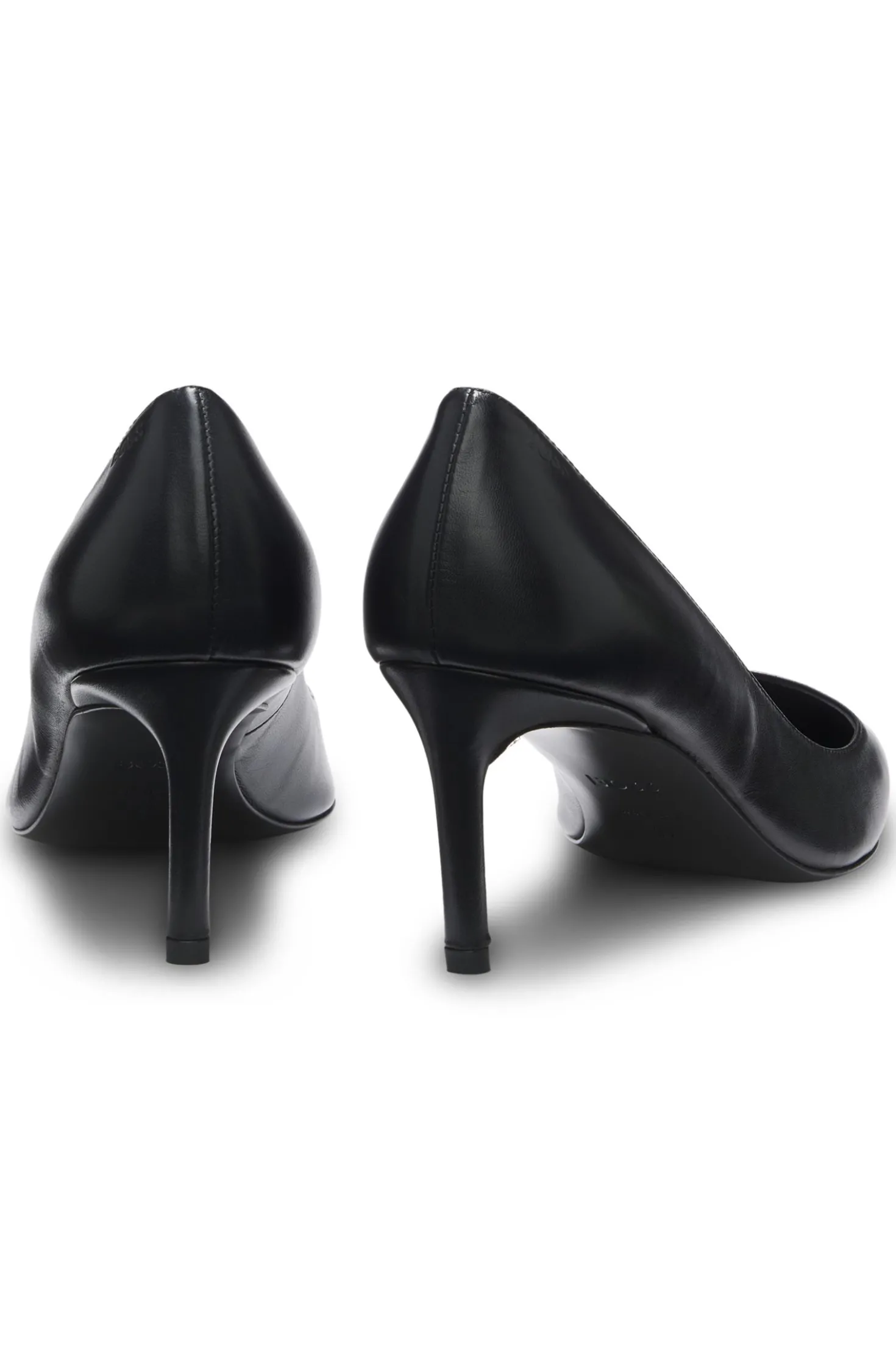Leather pumps with pointed toe