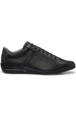 Leather trainers with odour-control lining