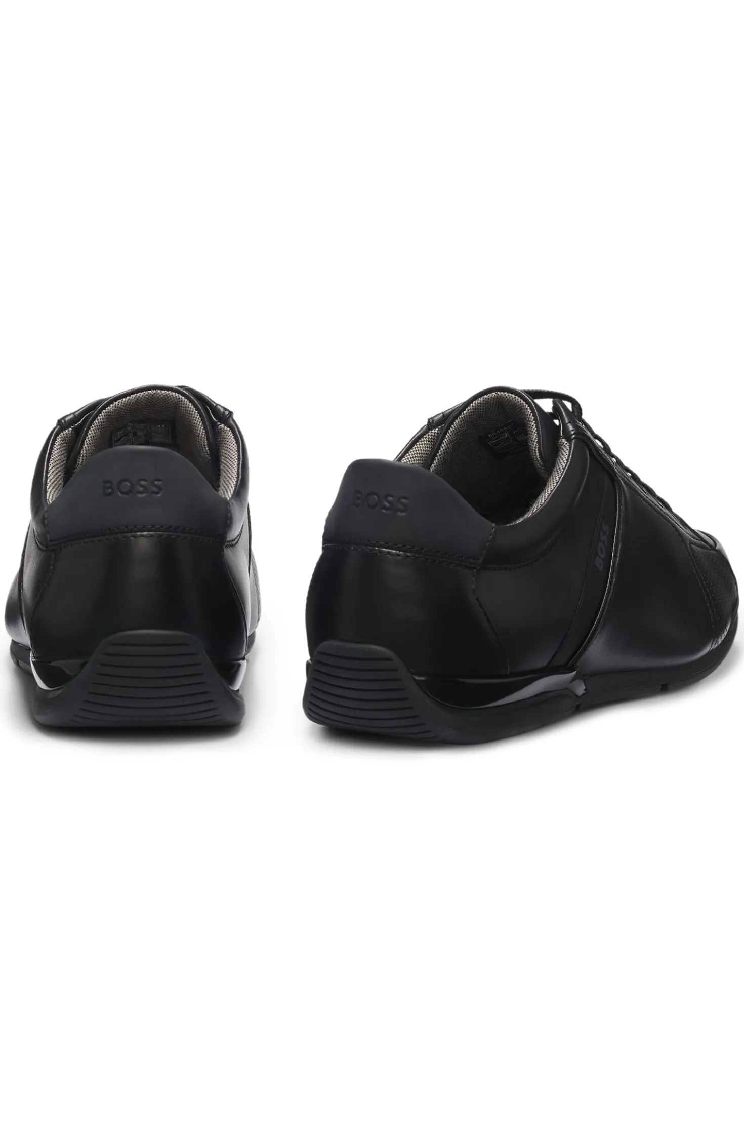 Leather trainers with odour-control lining