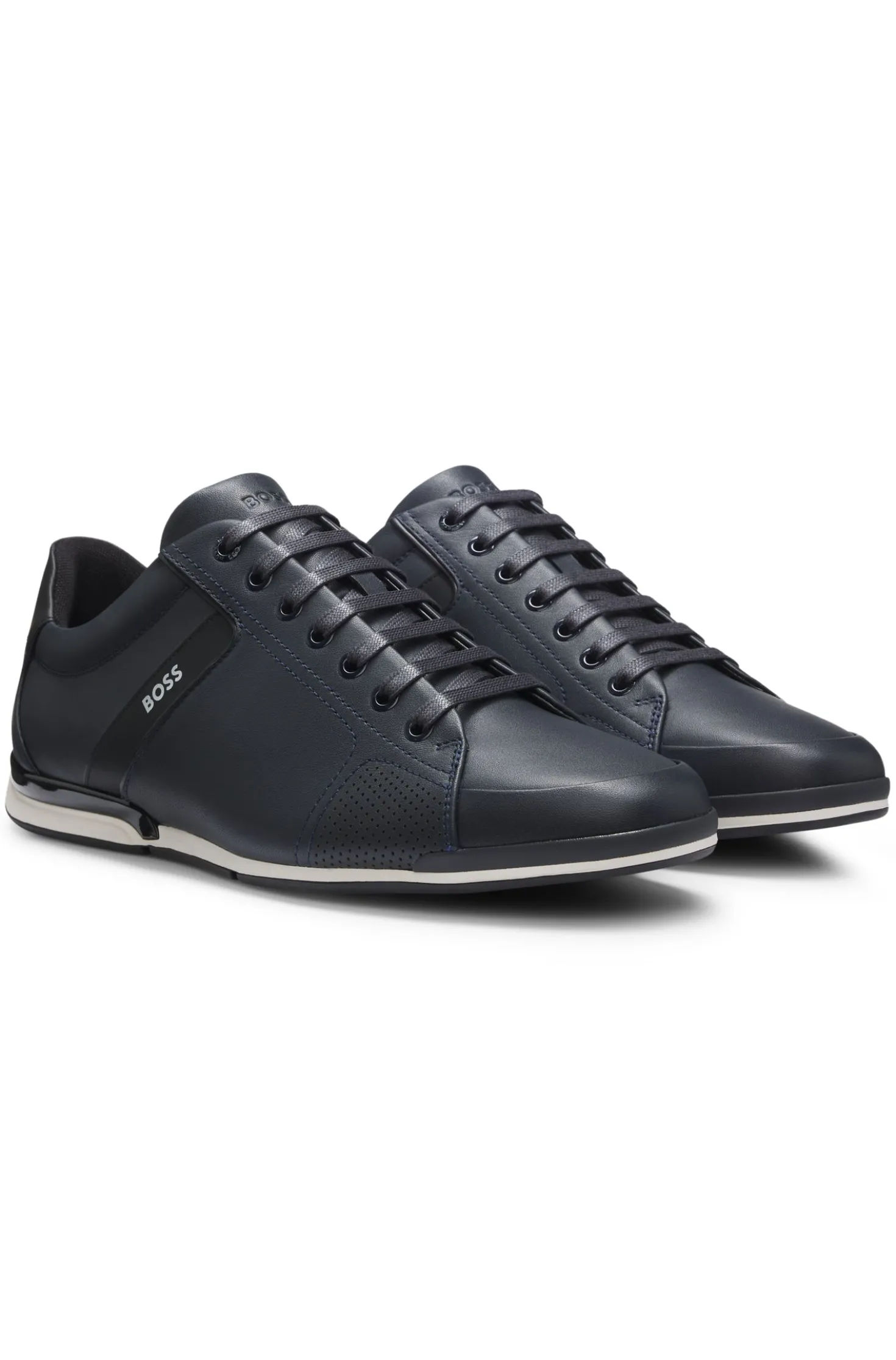 Leather trainers with odour-control lining
