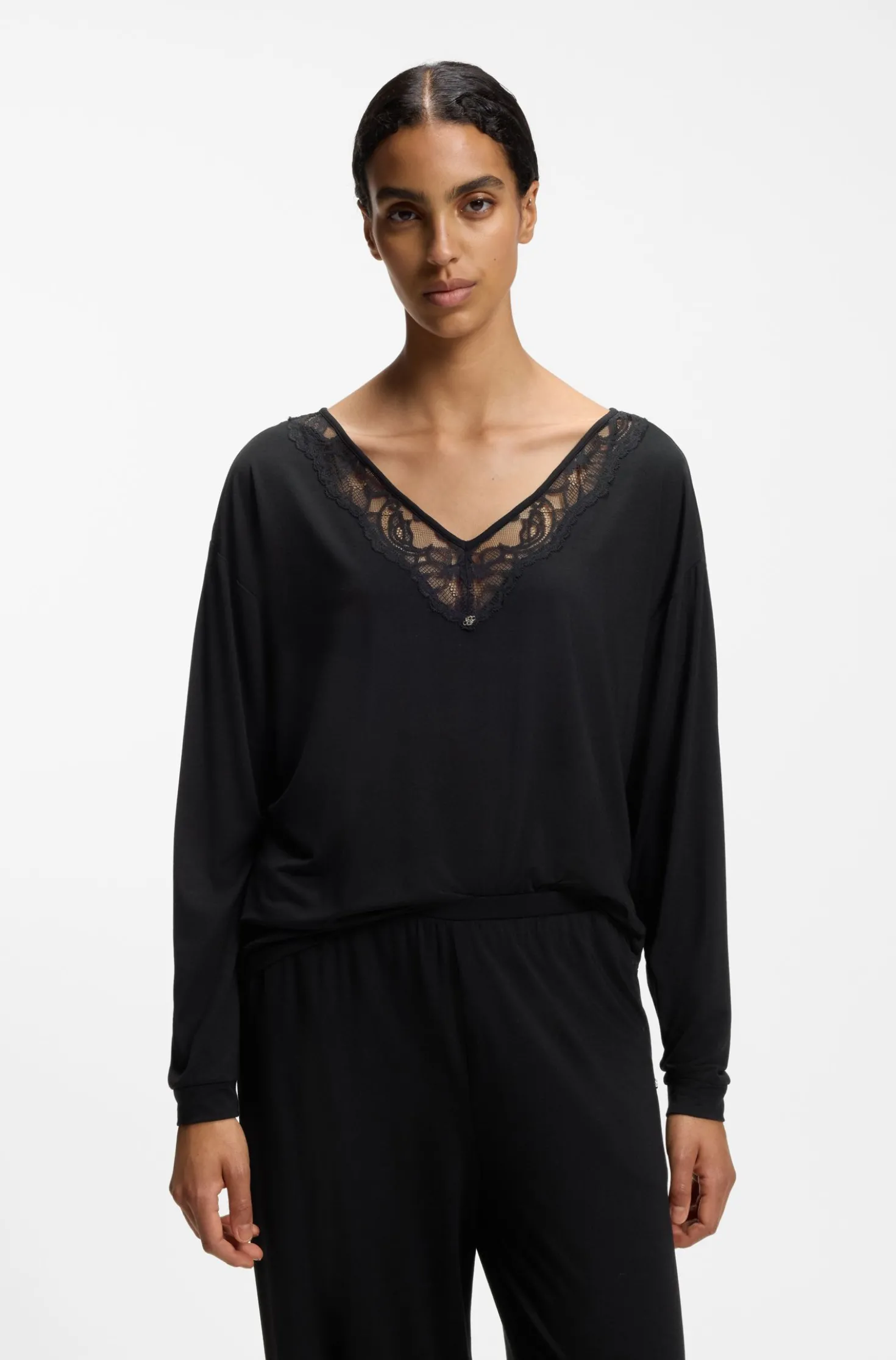 Long-sleeved pyjama top with lace neckline