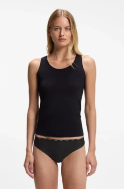 Low-rise briefs with clean finishes