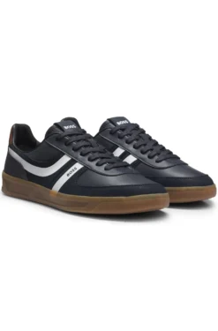Low-top trainers with a contrast gum sole