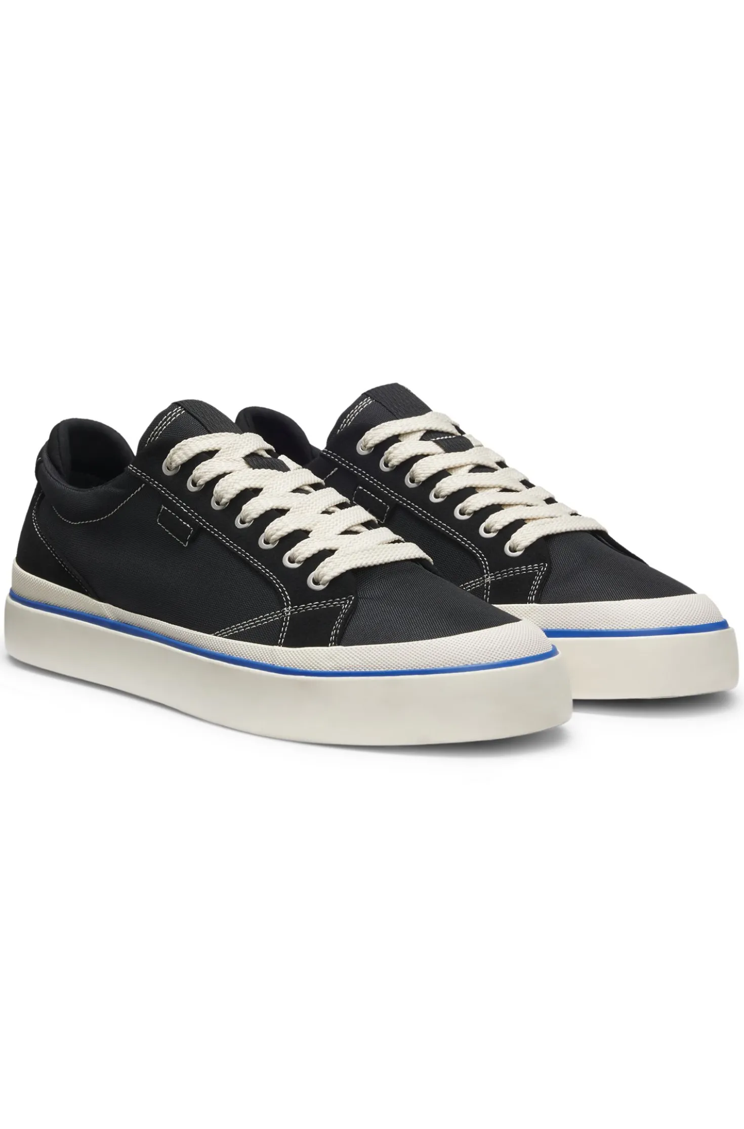 Low-top trainers with blue-line outsole