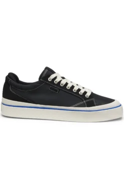 Low-top trainers with blue-line outsole