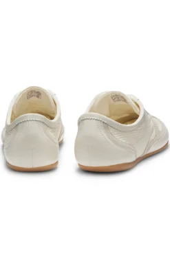 Low-top trainers with leather and suede