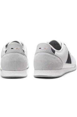 Low-top trainers with structured trims