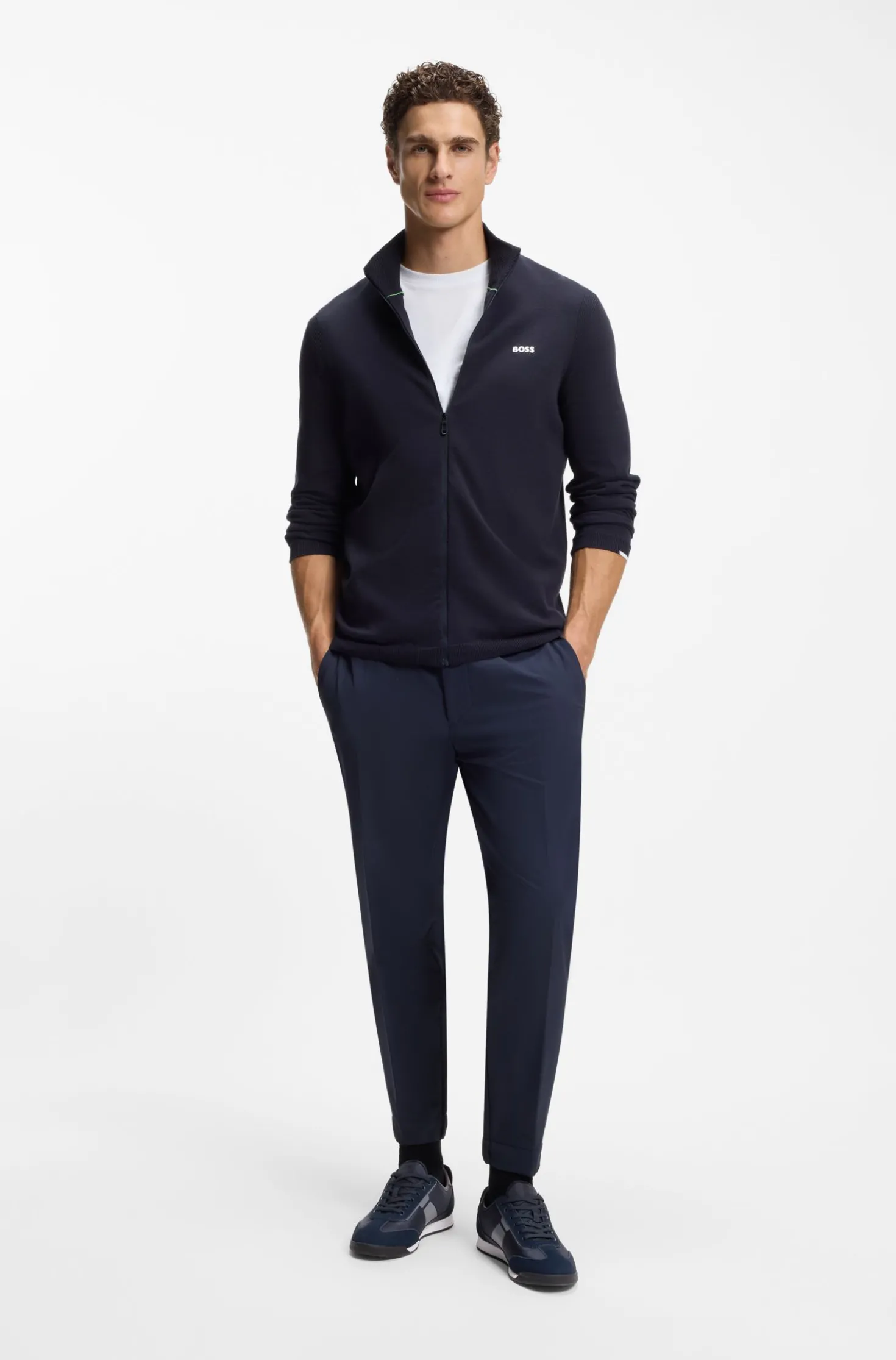 Low-top trainers with structured trims