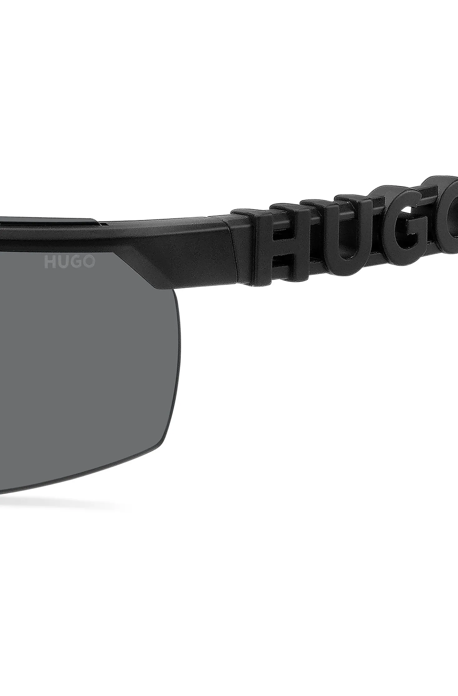 Mask-style sunglasses in black with 3D-logo temples