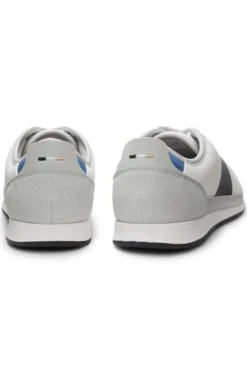Mixed-material trainers with ridged outsole