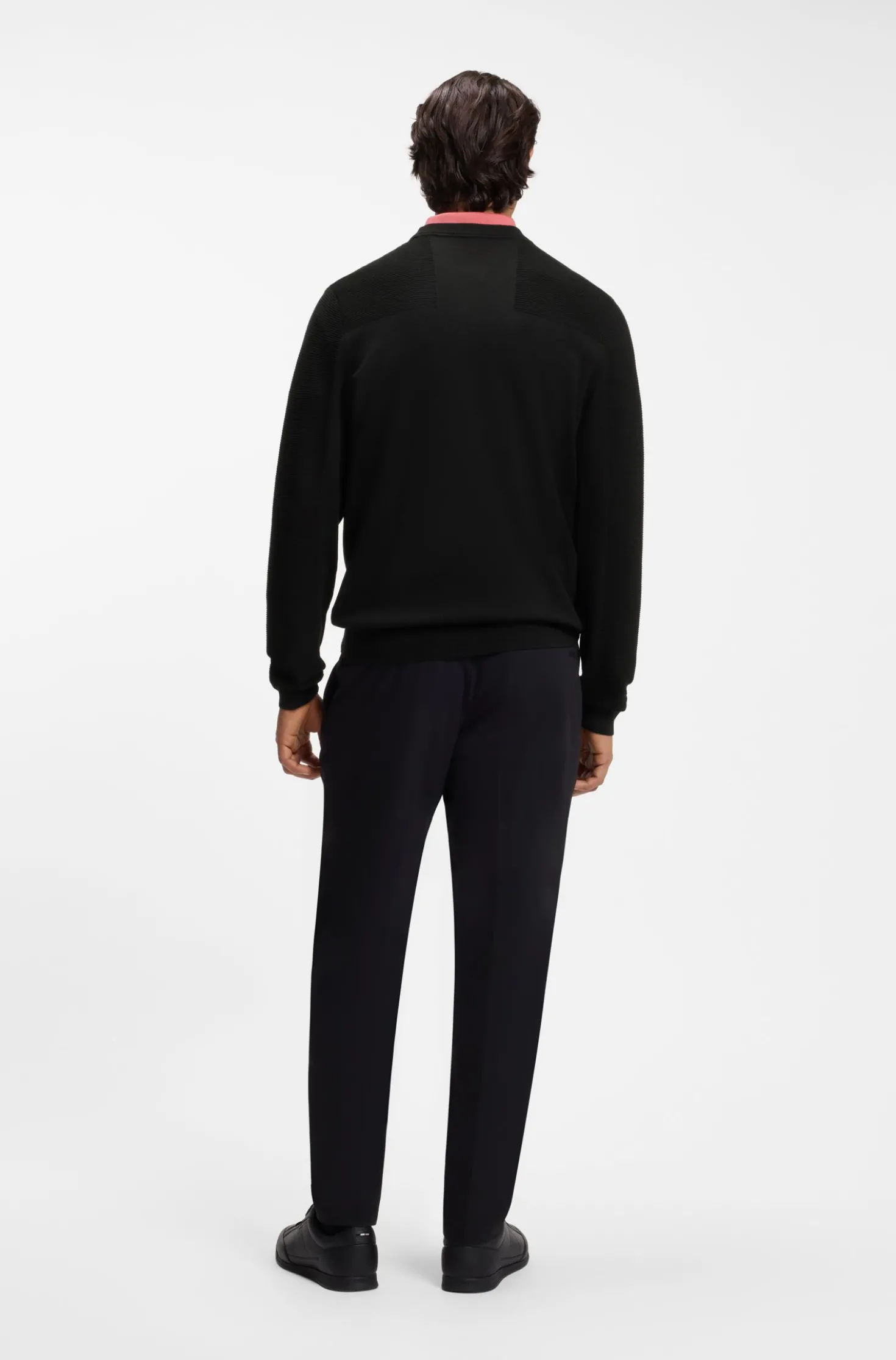 Mixed-structure sweater with moisture management