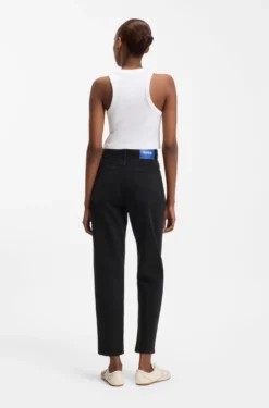 Mom jeans in black stretch denim