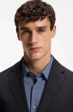 Packable slim-fit blazer in a washable wool blend