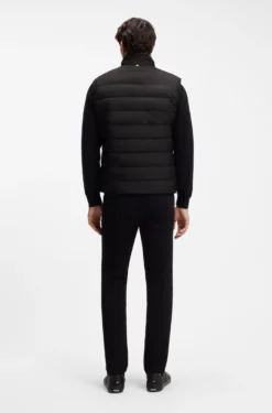 Padded gilet with a protective stand collar
