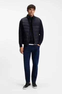 Padded gilet with a protective stand collar