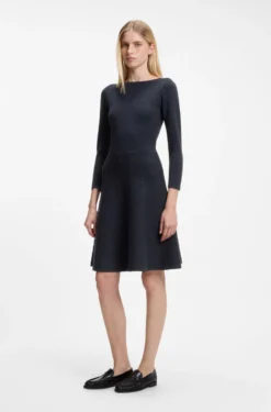 Patterned boat-neck dress in a stretch knit