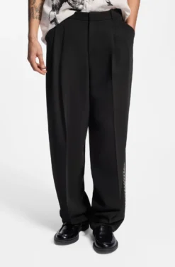 Pleat-front trousers with whipstitch details