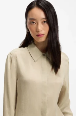 Regular-fit blouse with concealed closure