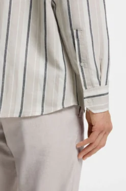 Regular-fit shirt in striped linen and cotton