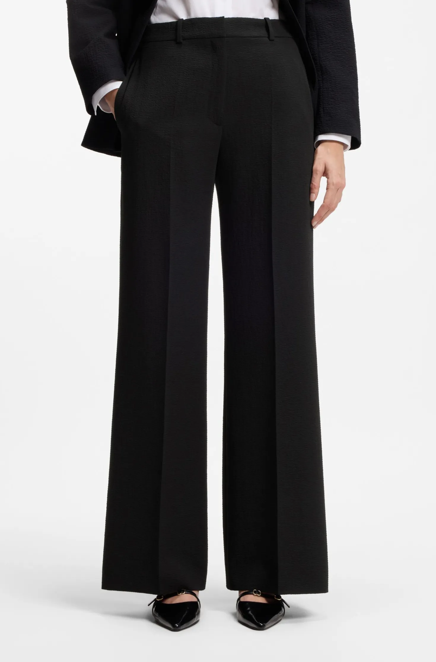 Regular-fit trousers in stretch seersucker