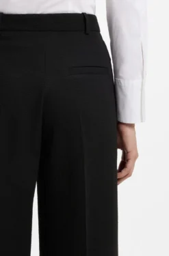 Regular-fit trousers in stretch seersucker