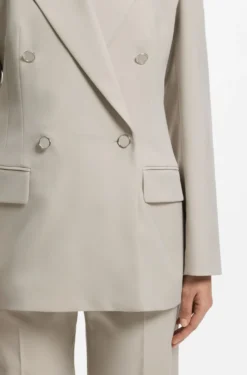Relaxed-fit blazer with double-breasted closure