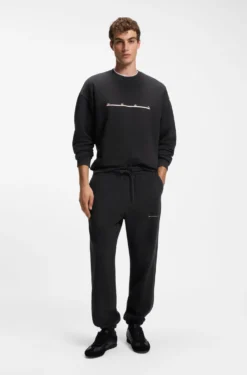 Relaxed-fit cotton trousers with streetwear logo