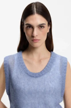 Relaxed-fit top with loose knitted structure