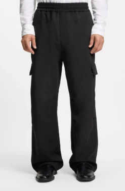 Relaxed-fit trousers with cargo pockets