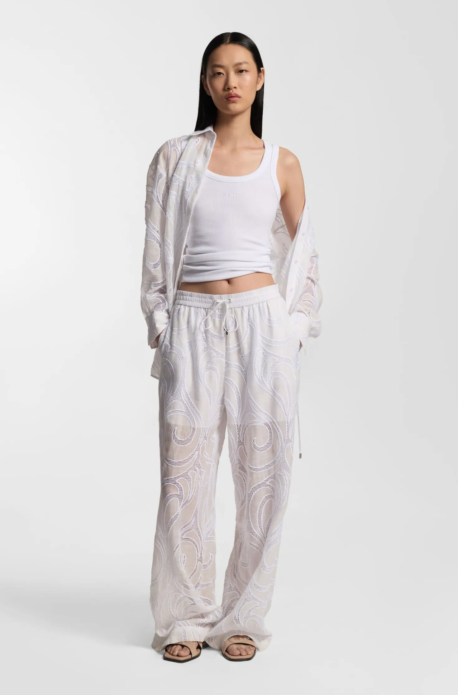 Relaxed-fit trousers with embroidered flowers