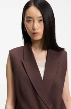 Relaxed-fit vest in a linen blend