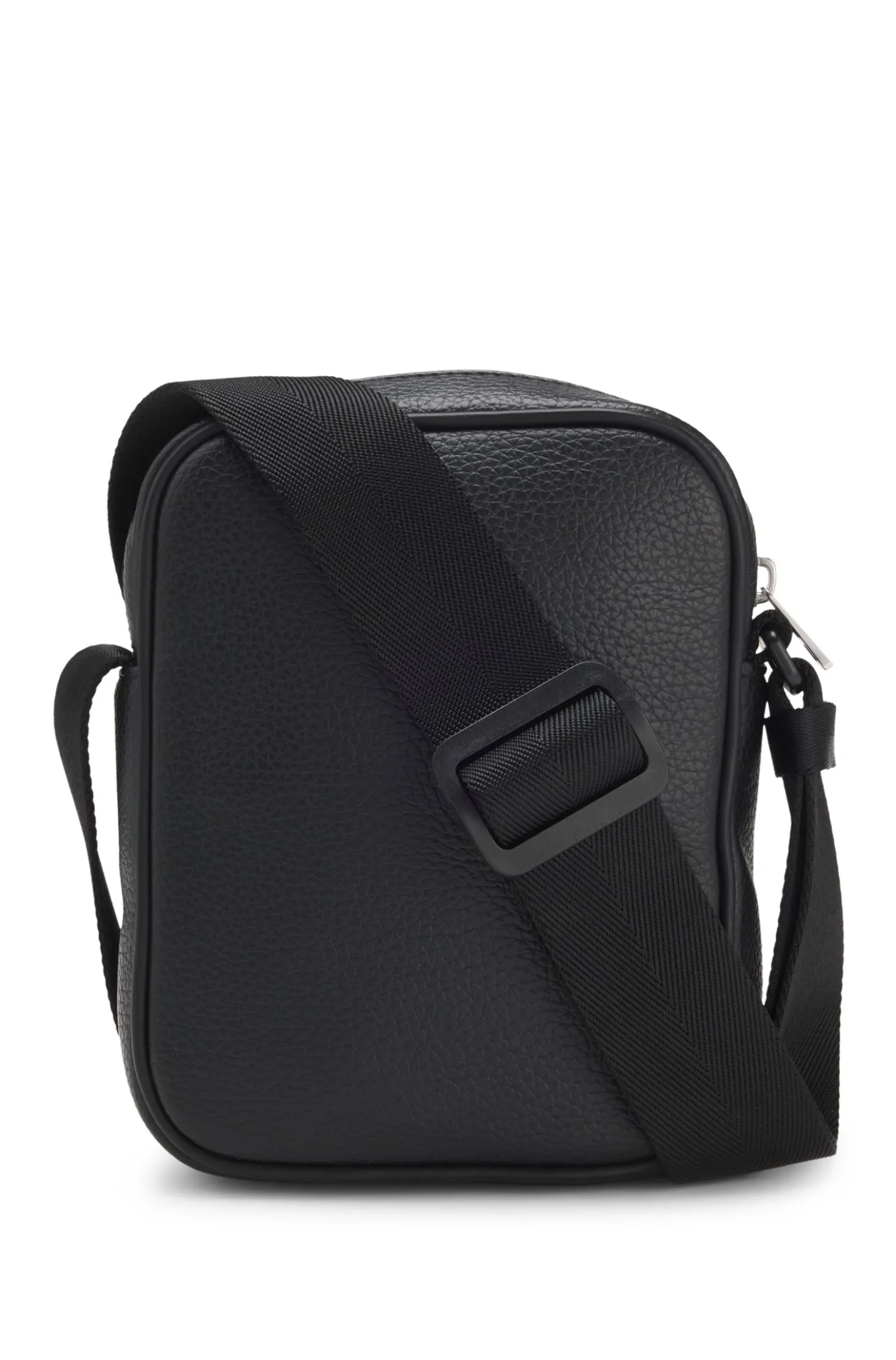 Reporter bag with hardware trims