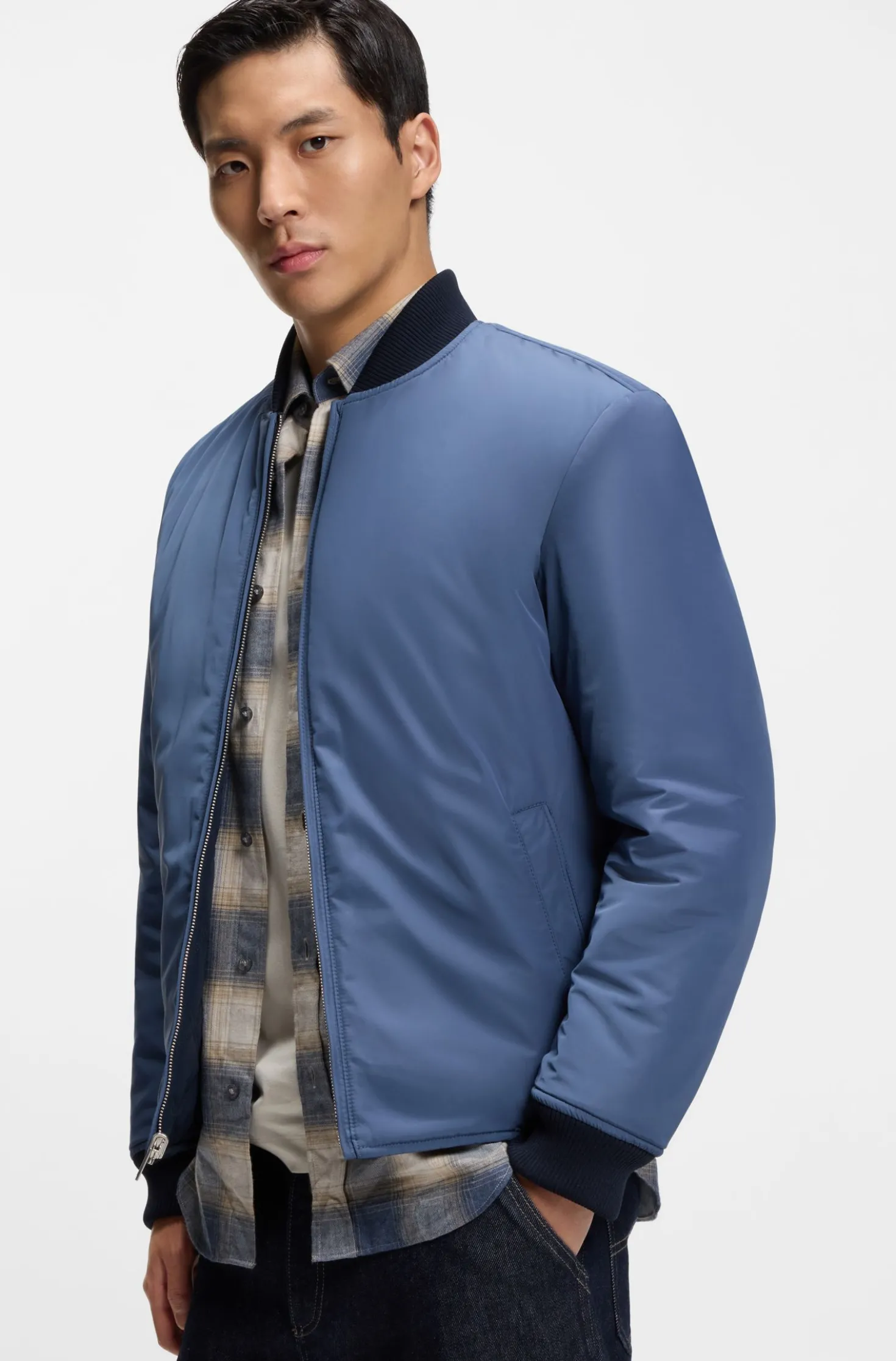 Reversible water-repellent jacket with quilting