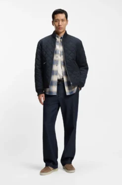 Reversible water-repellent jacket with quilting