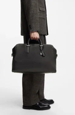 Runway holdall in leather with embossed logo