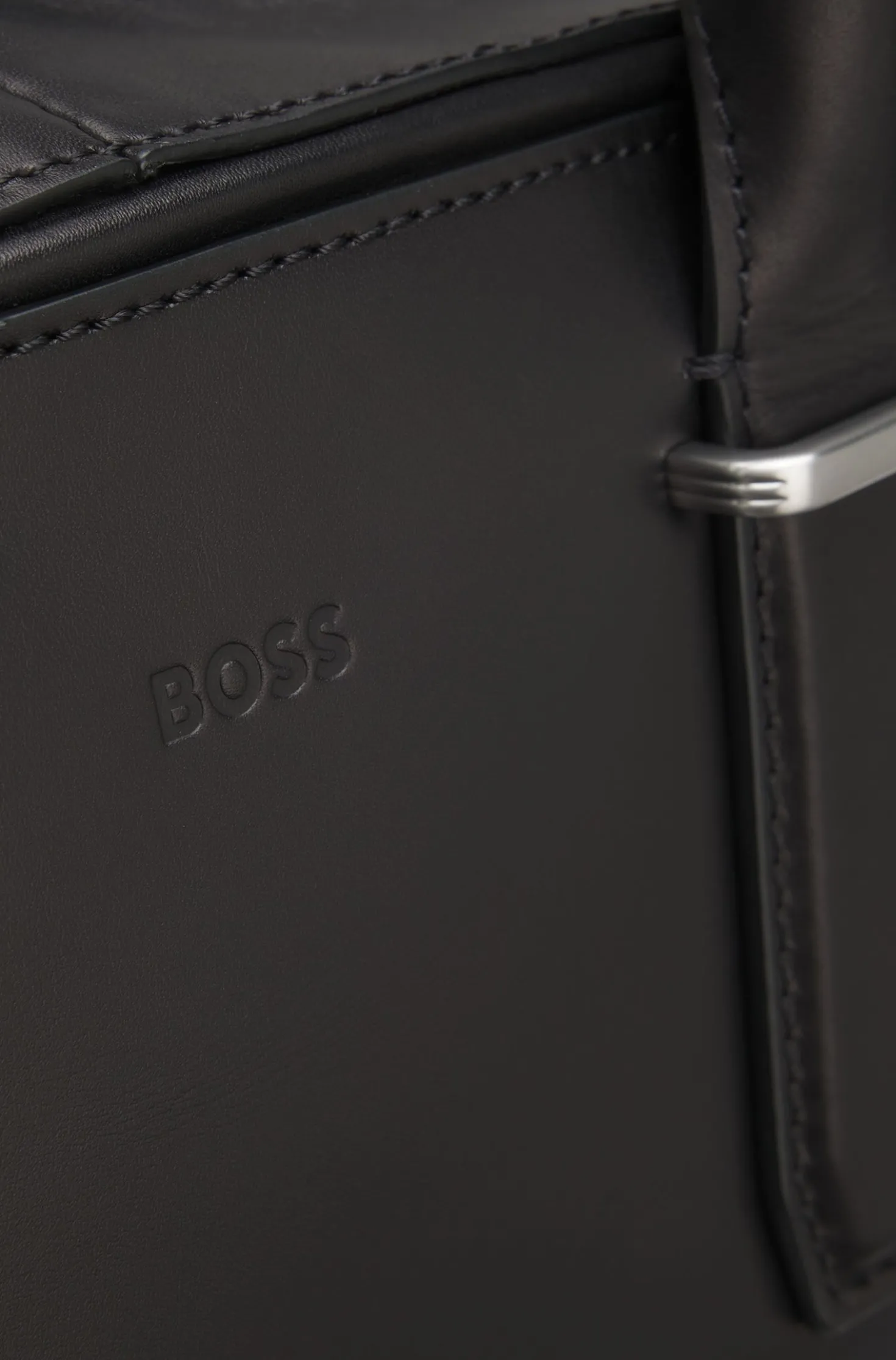 Runway holdall in leather with embossed logo