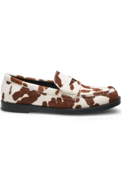 Semi-squared loafers with tonal hardware