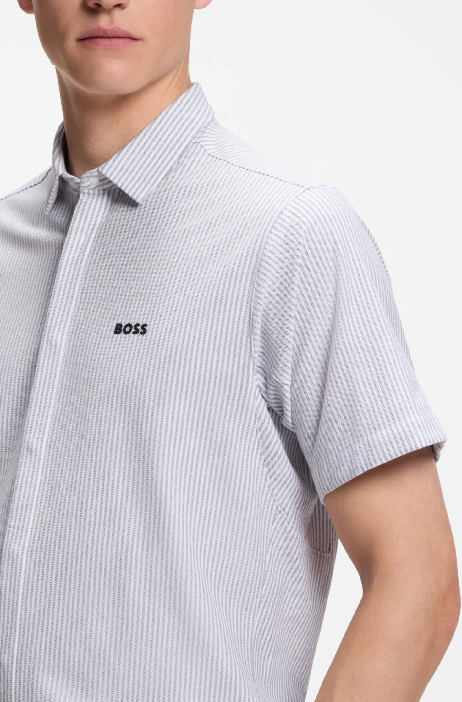 Short-sleeved regular-fit shirt in cotton piqué