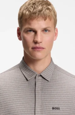 Short-sleeved regular-fit shirt in cotton piqué