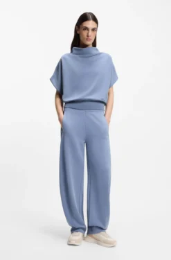 Short-sleeved sweatshirt with loose high neckline