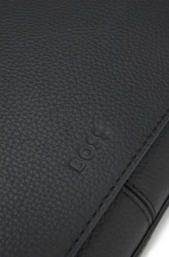 Shoulder bag in grained leather with logo plate
