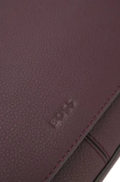 Shoulder bag in grained leather with logo plate
