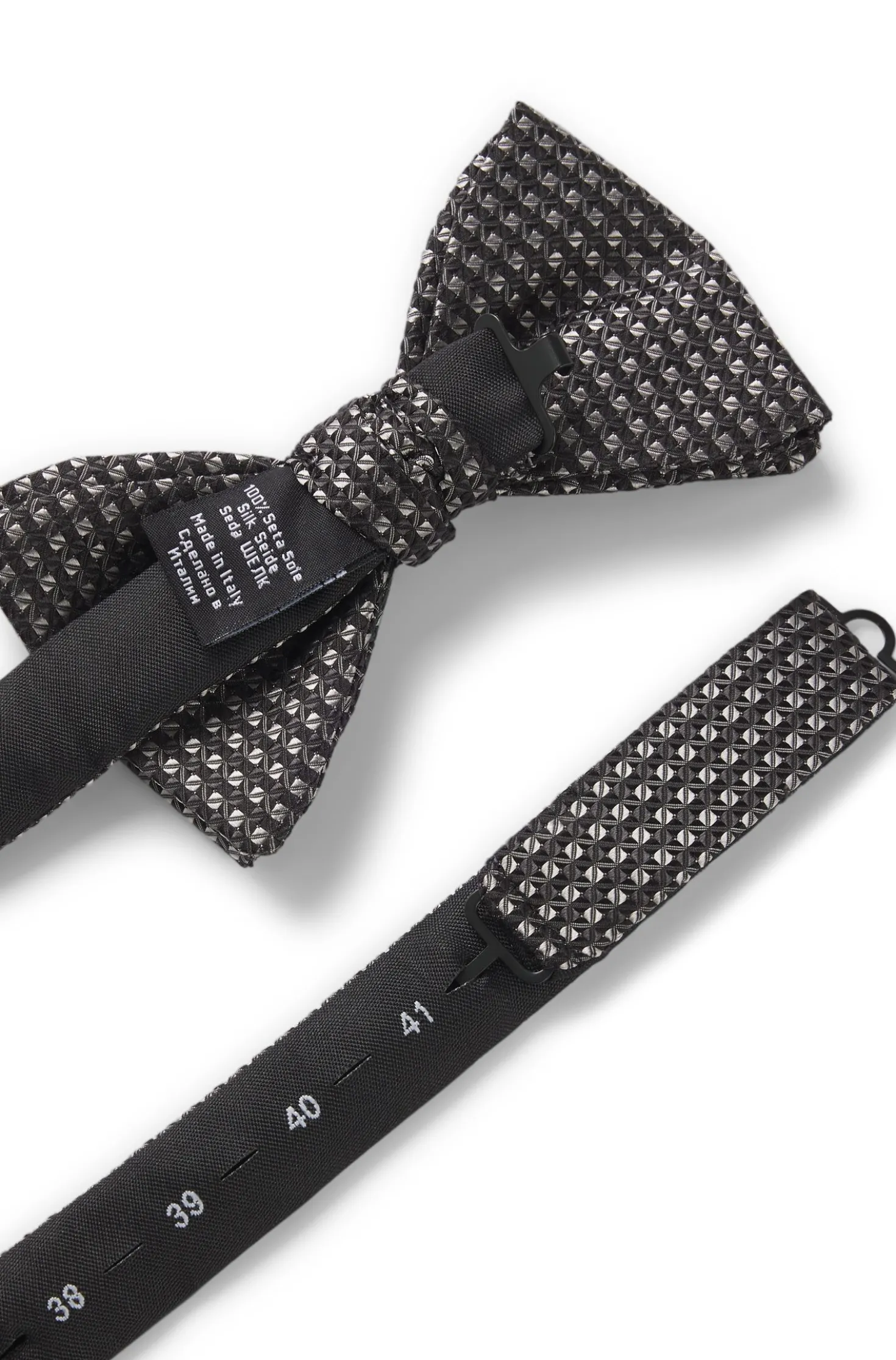 Silk bow tie with jacquard pattern