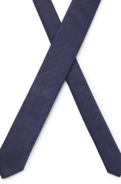 Silk tie with jacquard-woven pattern