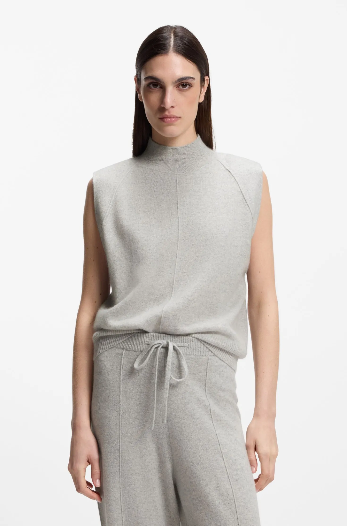 Sleeveless knitted top in cashmere with shoulder patches